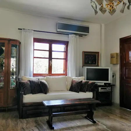 Natura Almiri فيلة Corinth